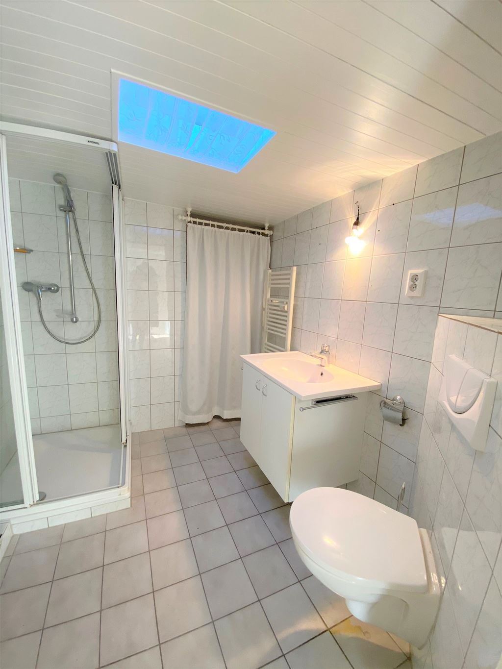 Badezimmer im DG