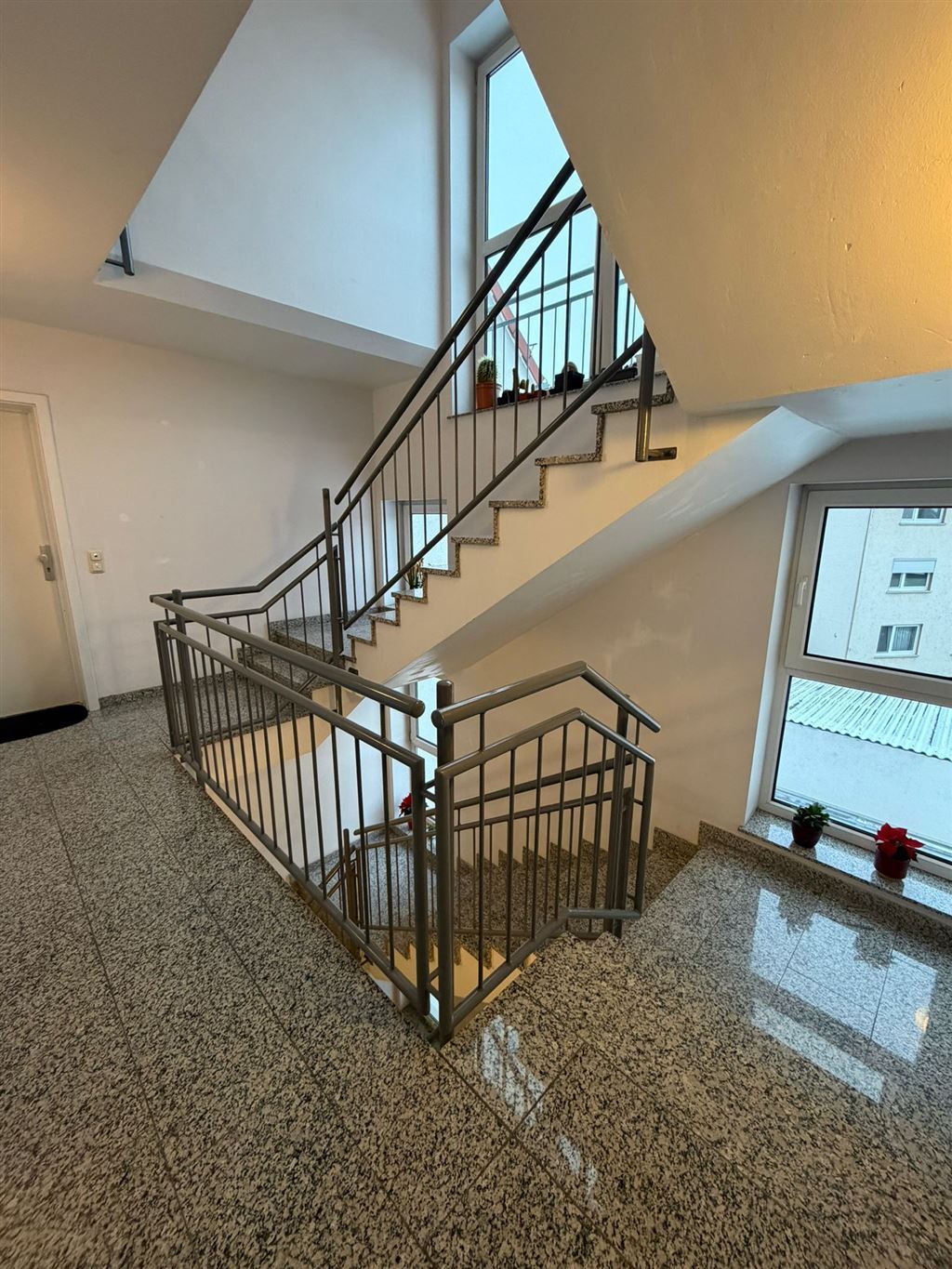 weiter Treppenhausansicht